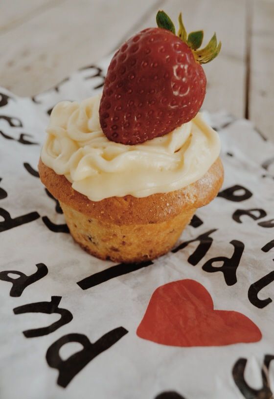 Valentine's day recipe Strawberry cupcakes καπκεικ φράουλα Αγίου Βαλεντίνου συνταγή cool artisan Γαβριήλ Νικολαιδης