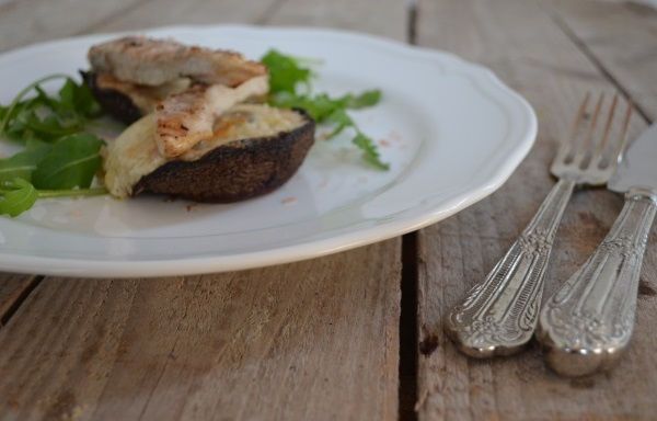 Portobello Mushroom stuffed with Cheese Sauce and Chicken COOL ARTISAN Γαβριήλ Νικολαίδης