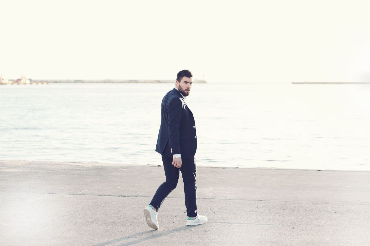 street style man fashion blogger blue suit stan smith adidas shoes white shirt cool artisan Γαβριηλ Νικολαιδης