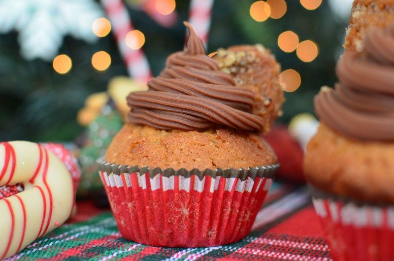 christmas, dessert, recipe, cupcakes, frosting chocolate, simple, cinnamon, orange, συνταγή, cupcake, μελομακάρονο,σοκολάτα, πορτοκάλι, κανέλα, χριστουγεννιάτικη, συνταγή, Γαβριήλ Νικολαΐδης, cool artisan