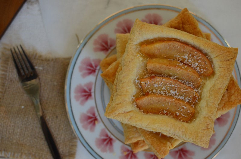 Spiced Quince Tarts Recipe, easy, cinnamon , cloves, ginger, coconut, sheet, simple,απλή, συνταγή τάρτα κυδώνι, σφολιάτα, μπαχαρικά, κανέλα,λεμόνι, τζίντερ,cool artisan