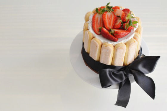 cake charlotte strawberry, COOL ARTISAN, easy, συνταγή, σαβαγιάρ, φράουλα, Γαβριήλ Νικολαΐδης, γιαούτι, ζελατίνη, κρέμα, μασκαρπόνε, recipe, simple