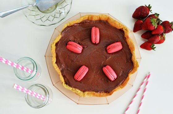 Chocolate Strawberry Jam Tart Recipe, COOL ARTISAN, σοκολάτα, τάρτα, φράουλα, απλή συνταγή, βάση, γλυκιά, κρέμα γάλακτος, μαρμελάδα, μακαρόν