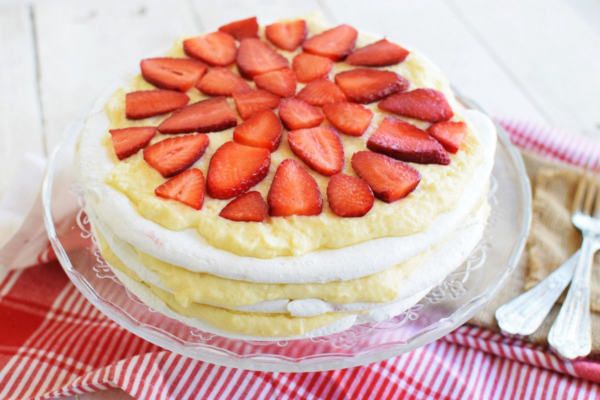 pavlova, recipe, pastry, strawberries, mascarpone cream
