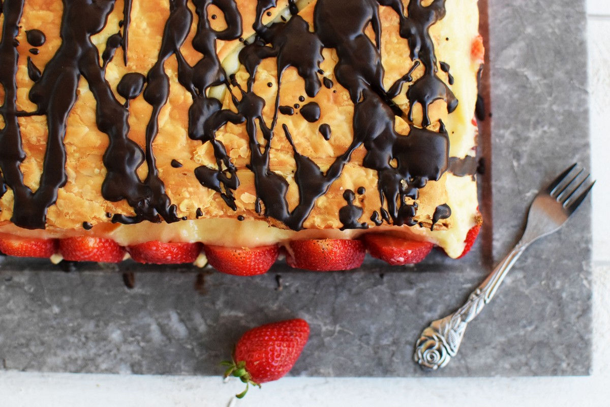 flaky pastry, cream, strawberries, cake, dessert, recipe