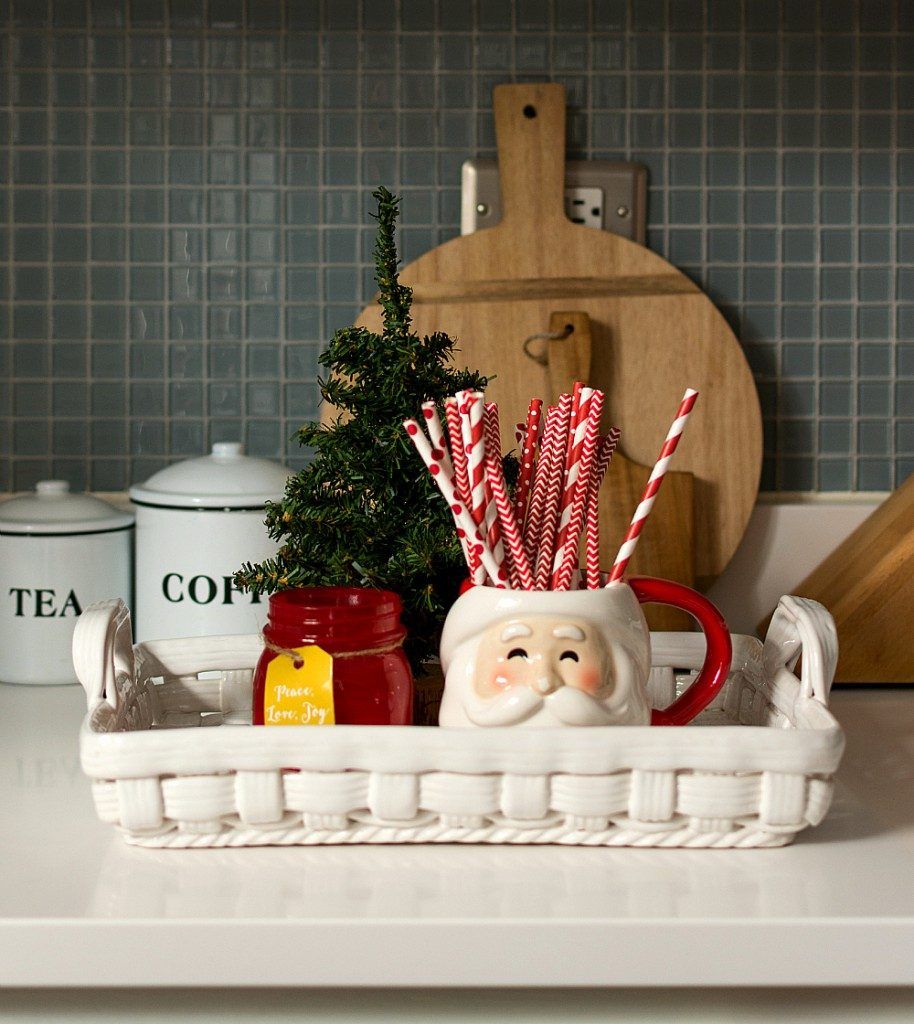 Christmas-Kitchen-Decorating-Ideas-11-of-29-914x1024